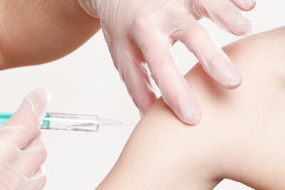 Corona-Impfung Arm